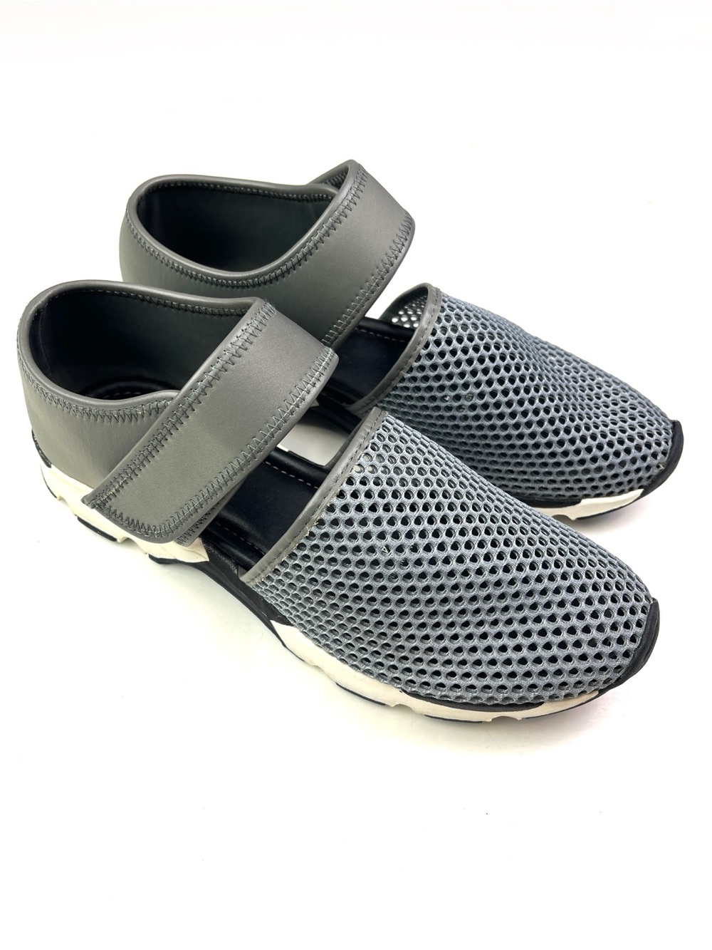 Like New ALL BLACK The Easy Gray Mesh Comfort Sneaker size 10